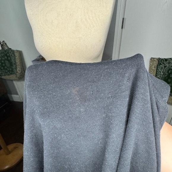 Uggs Black Hoodie - Picture 6 of 6